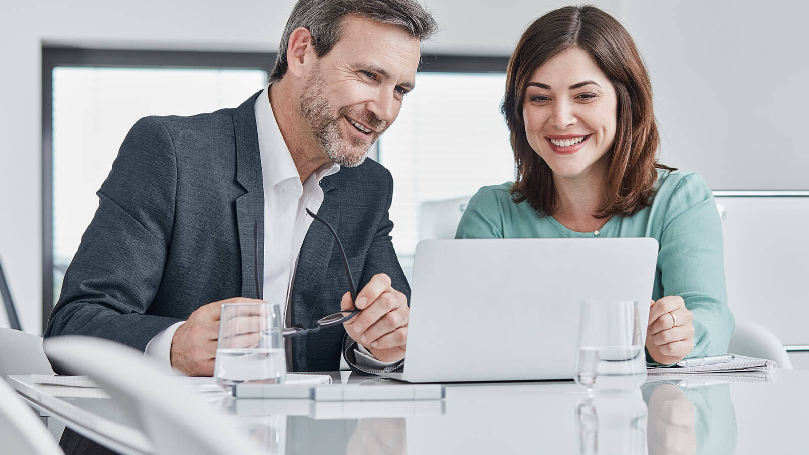 Geschäftsmann und Geschäftsfrau