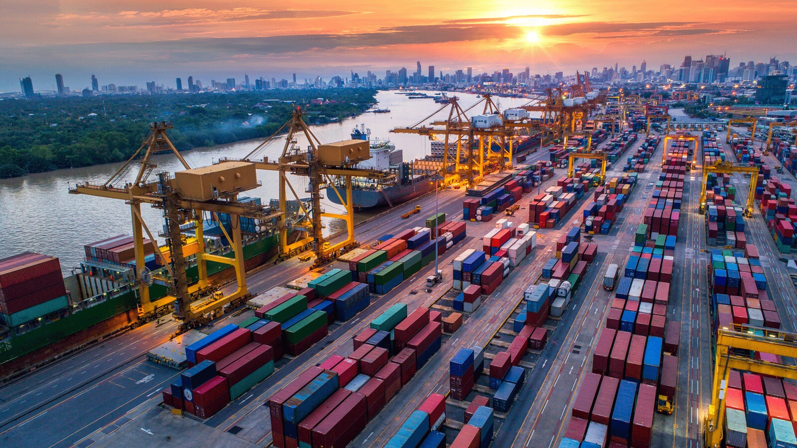 Containerhafen von oben