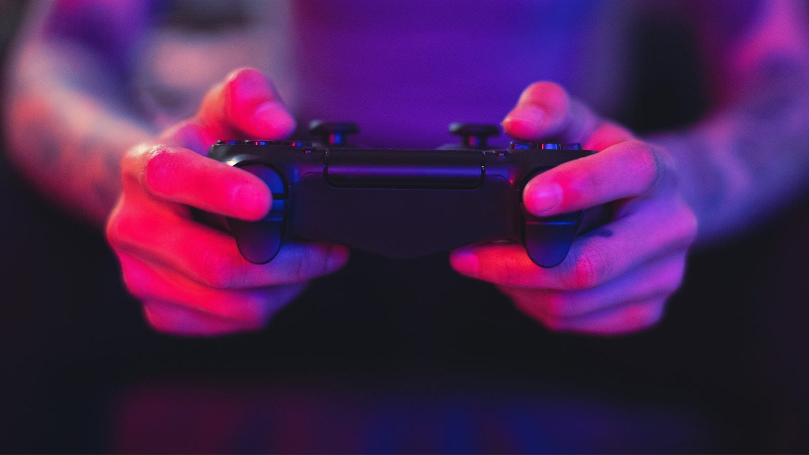 Controller in der Hand