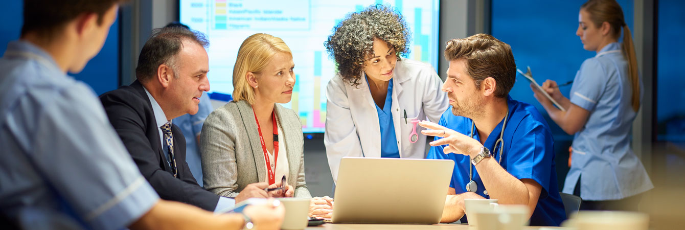 Krankenhaus Manager und Ärzte Diskussion