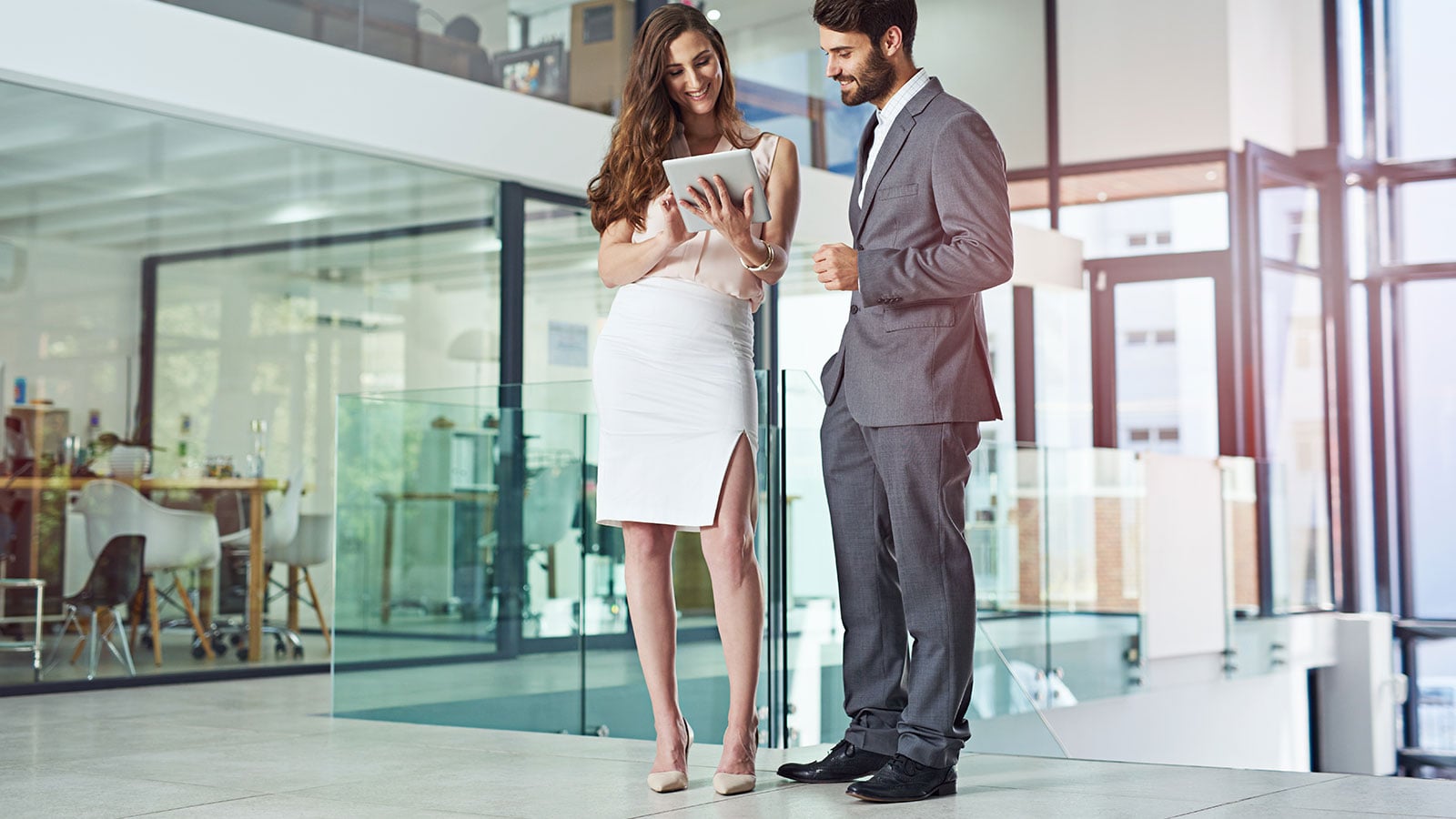 Mann und Frau im Gespräch