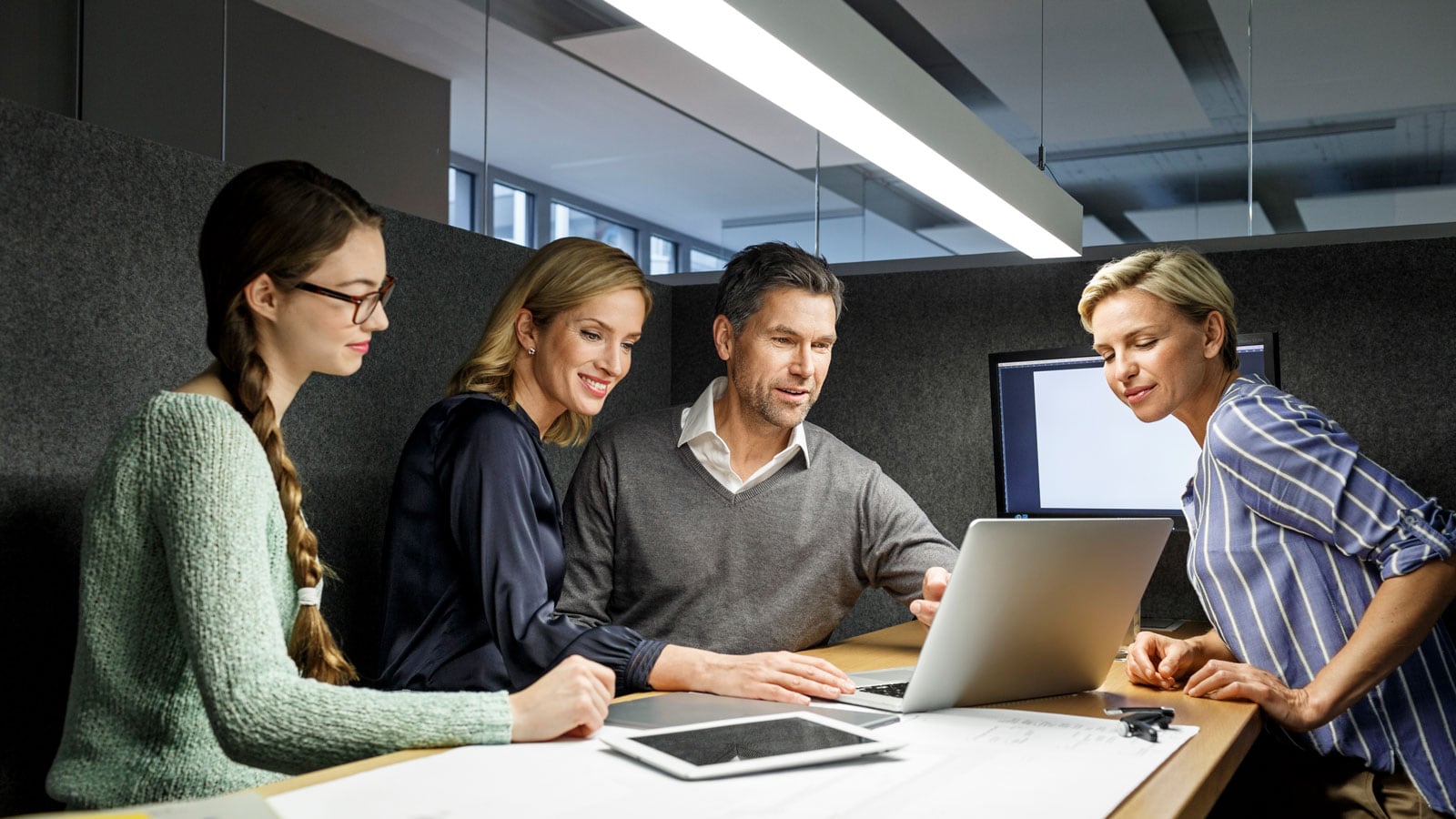 Meeting um Laptop