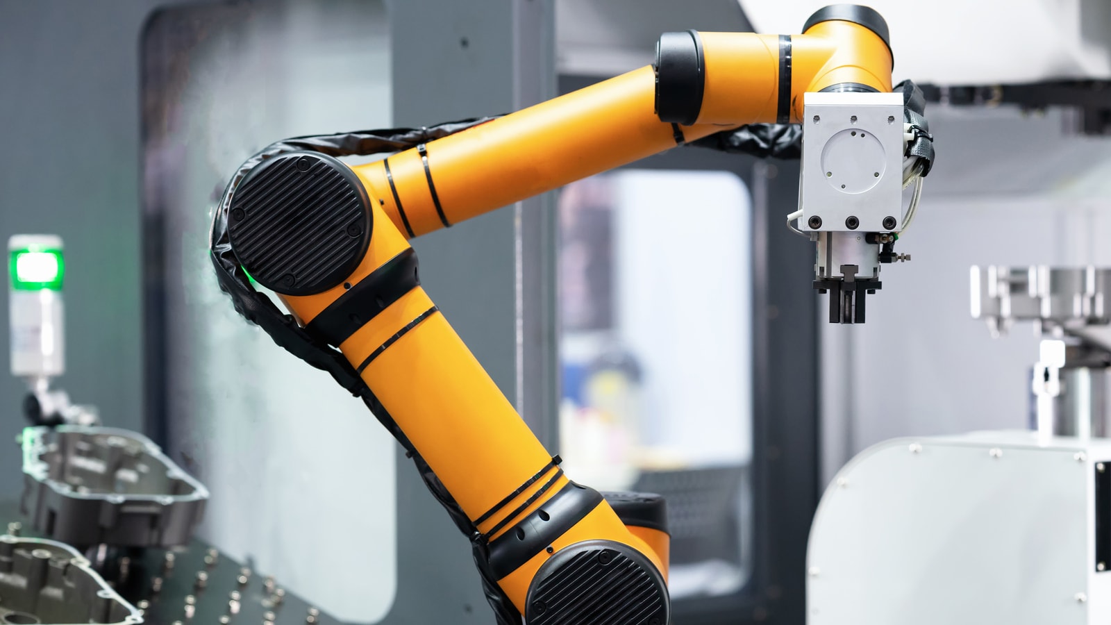 Roboterarm im Machinenbau