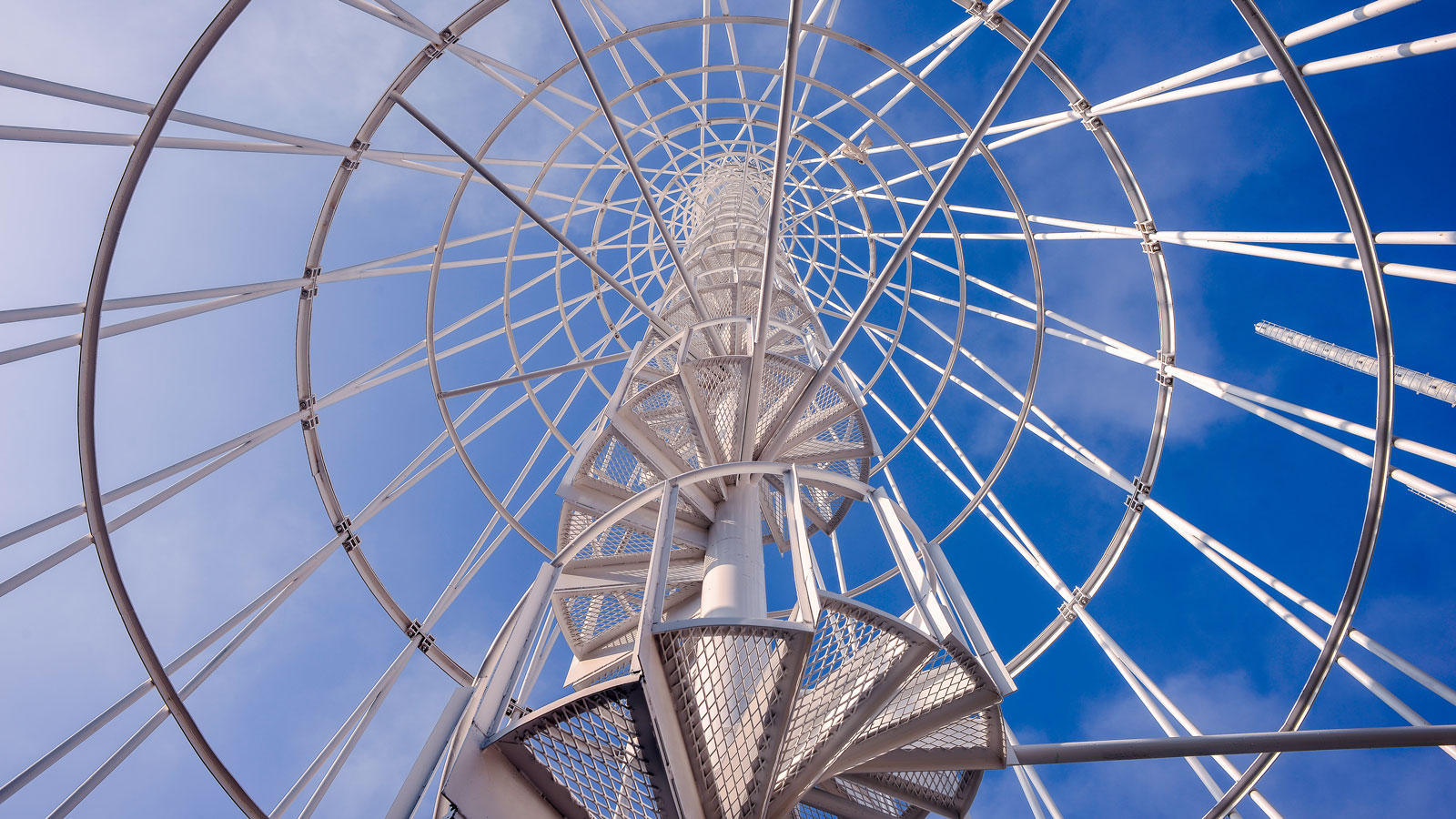 Sendemast mit Wendeltreppe