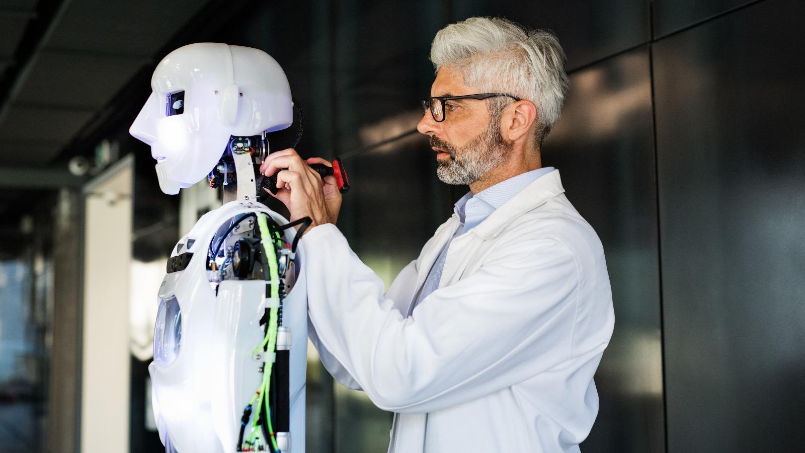 Wissenschaftler mit Roboter