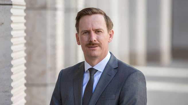 Sebastian Babbe, Ansprechpartner für rechtliche Fragen öffentlicher Unternehmen und im Gesundheitssektor