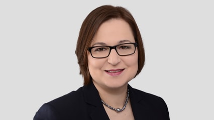 Dr. Silvia Knittl ist Director, Sektor IT & Telekommunikation, bei PwC Germany