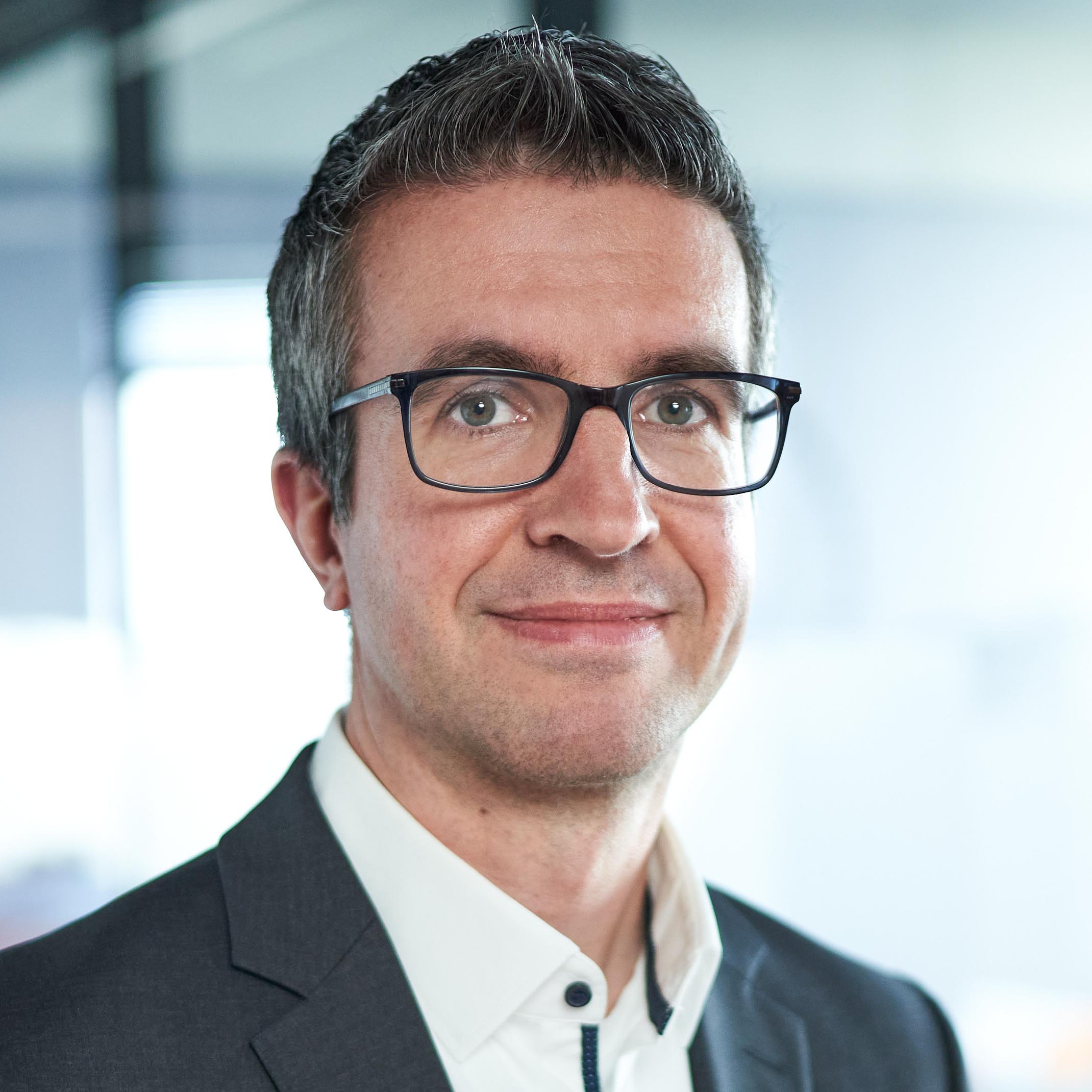 Dr. Simon Renaud