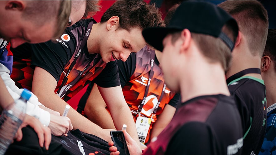 Signing Session für mousesports-Fans während der ESL One Cologne im Juni 2019.