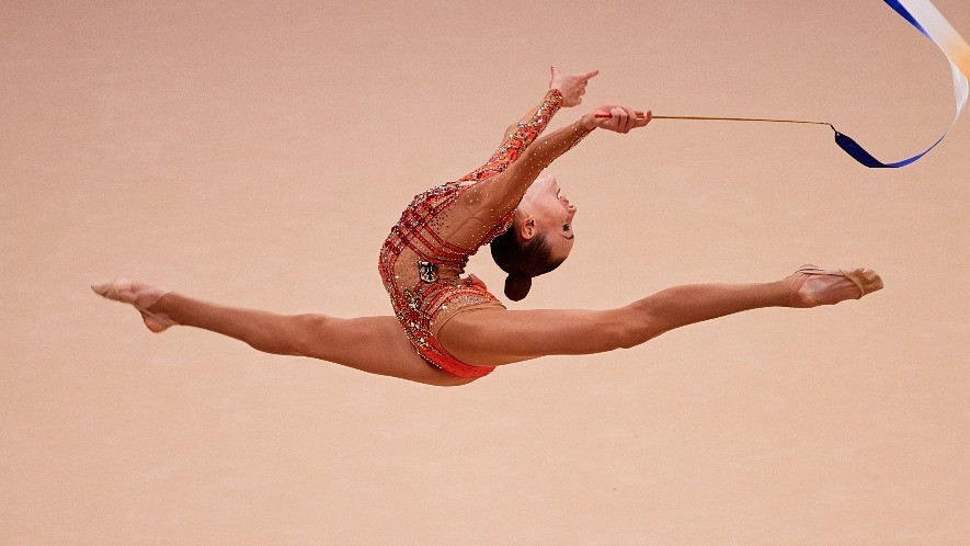 Darja Varfolomeev im Sprung