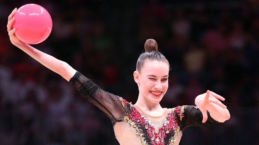 Darja Varfolomeev mit Ball